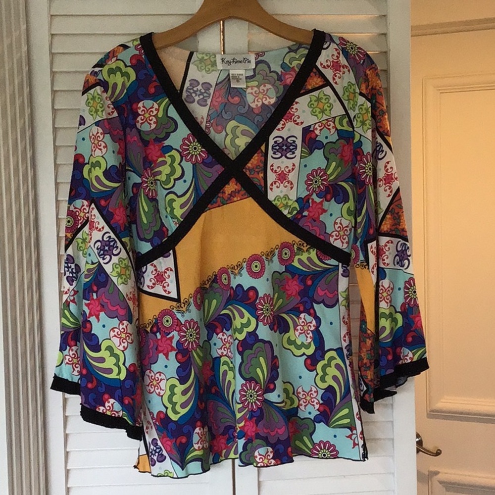 Key Lime Pie Retro Tunic top with bell sleeves Sm